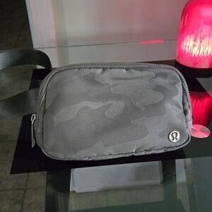 lululemon Athletica Everywhere Belt Bag 1L Thawed Camo Grey Multi Onyx